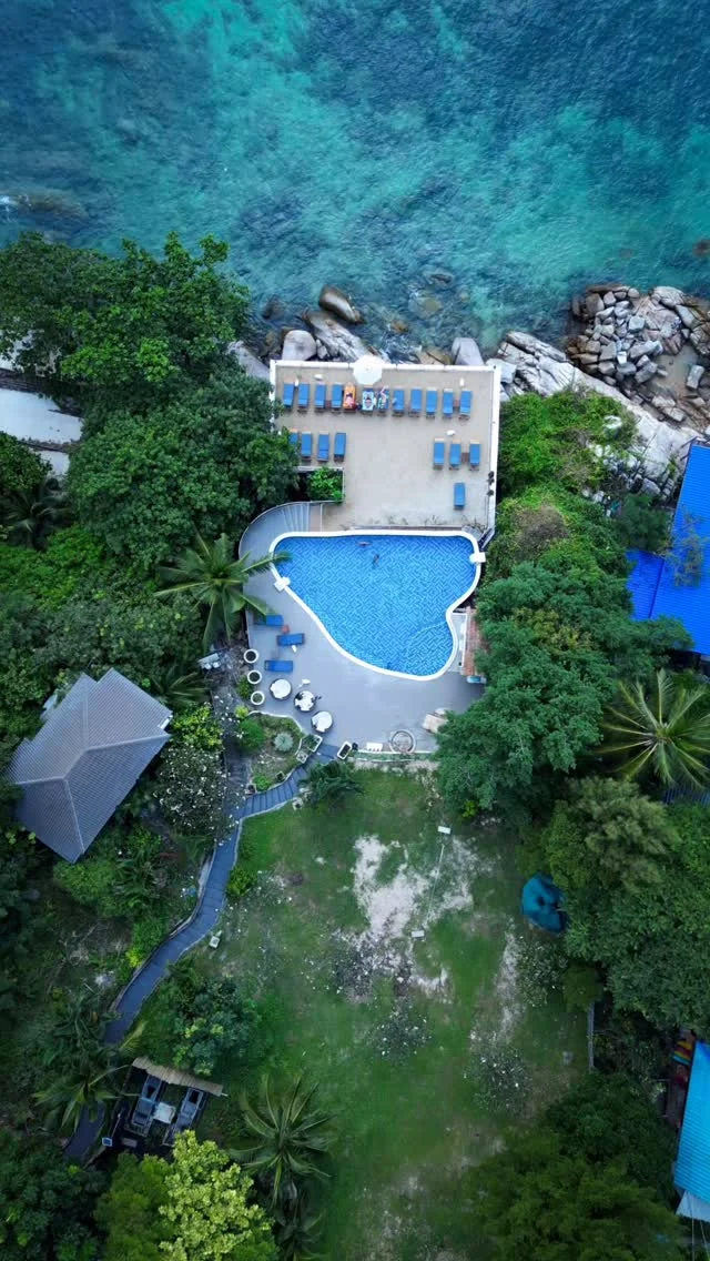 นี่ไม่ใช่ความฝัน — นี่คือเกาะเต่า!
📍 Pinnacle Koh Tao Resort - ประเทศไทย
• เติมพลังให้ร่างกายและจิตใจในสวรรค์ลับส่วนตัว ริมชายหาดส่วนตัว
• ยินดีต้อนรับแบ็คแพ็คเกอร์! วิวสุดอลังการและการผจญภัยแบบไม่มีหยุดรอคุณอยู่
• ดำน้ำตื้น, พายคายัค, เล่น E-Foiling — สนุกทั้งวัน รับรองไม่มีเบื่อ!
• ทุกห้องพักมาพร้อมวิวทะเล... ตื่นเช้ามาก็โรแมนติกทันที
เรามีทีมแอดมินพร้อมให้บริการตอบทุกคำถาม
ตั้งแต่  09.00-23.00 น.

----------------------------------
This is not a dream — it’s Koh Tao
📍 Pinnacle Koh Tao Resort - Thailand
• Recharge your mind and body in a hidden paradise Private beach
• Backpackers welcome! Epic views and nonstop adventure await.
• Snorkeling, kayak, E-Foiling — fun all day with zero boredom guaranteed.
• Every room comes with a sea view… wake up to instant romance.
Our admin team is ready to assist you daily from 9:00 AM – 11:00 PM
_________________________________
For inquiries or reservations:

📲Line : @pinnaclehotels
☎ Phone : 077 456 404
📩 pktreservation1@gmail.com
📌Location : Koh Tao, Surat Thani

**** Terms and conditions apply.

#PinnacleKohTaoResort #KohTaoResort #beach #summer #vacation #HolidayVibes #BeachAdventure #TropicalGetaway #IslandEscape #KohTaoVibes #kohtaodivers #KohtaoAdventures #โรงแรมติดทะเล #โปรโมชั่นโรงแรม  #ที่พักติดทะเล #รถรับส่งเกาะเต่า #เที่ยวเกาะเต่า #รีสอร์ทเกาะเต่า #สะดวกทุกการเดินทาง #ท่าเรือแม่หาด #หาดทรายรี #KohTaoVibes #PinnacleKohTao #SeaViewStay #AdventureCouple #BackpackThailand #kohtao #เกาะเต่า