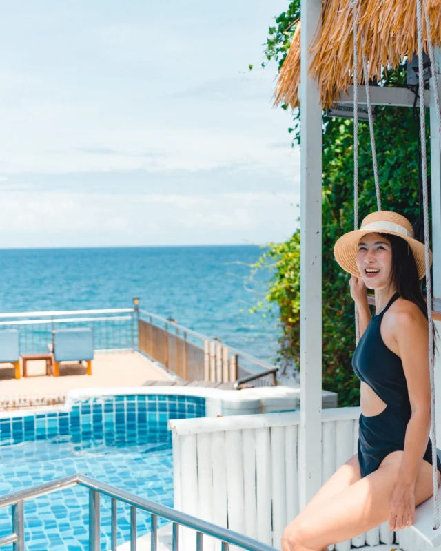 แค่เปิดม่านก็เต็มอิ่มกับวิวทะเล 180° และความสงบที่โอบล้อมใจ ที่ Pinnacle Koh Tao Resort
.
👉จองตรงกับโรงแรมทักแชท Line: https://lin.ee/dMVZtMv 
หรือคลิกจองเลย: https://shorturl.at/5xRmm
.
📲จองกับโรงแรมโดยตรง การันตีราคาดีที่สุด ไม่มีบวกเพิ่ม! ไม่มีค่าธรรมเนียม
___________________________________
Just pull back the curtains and embrace a 180° ocean view
and the serene calm that surrounds you at Pinnacle Koh Tao Resort.
.

👉Book now, click on the Bio
_______________________________

For inquiries or reservations:
📲Line : @pinnaclehotels
☎ Phone : 077 456 404
📩 pktreservation1@gmail.com
📌Location : Koh Tao, Surat Thani

**** Terms and conditions apply.

#KohTao #FreeSnorkelingRental #BookDirect #PinnacleKohTao #IslandAdventure  #Snorkelingfree #PinnacleKohTao #PinnacleKohTaoResort #KohTaoResort #kohtao #KohtaoAdventures #โรงแรมติดทะเล #ที่พักติดทะเล #รถรับส่งเกาะเต่า #เที่ยวเกาะเต่า #รีสอร์ทเกาะเต่า #ท่าเรือแม่หาด #หาดทรายรี #เกาะเต่า #โรงแรมเกาะเต่า #จองตรงคุ้มกว่า #ทะเลเกาะเต่า