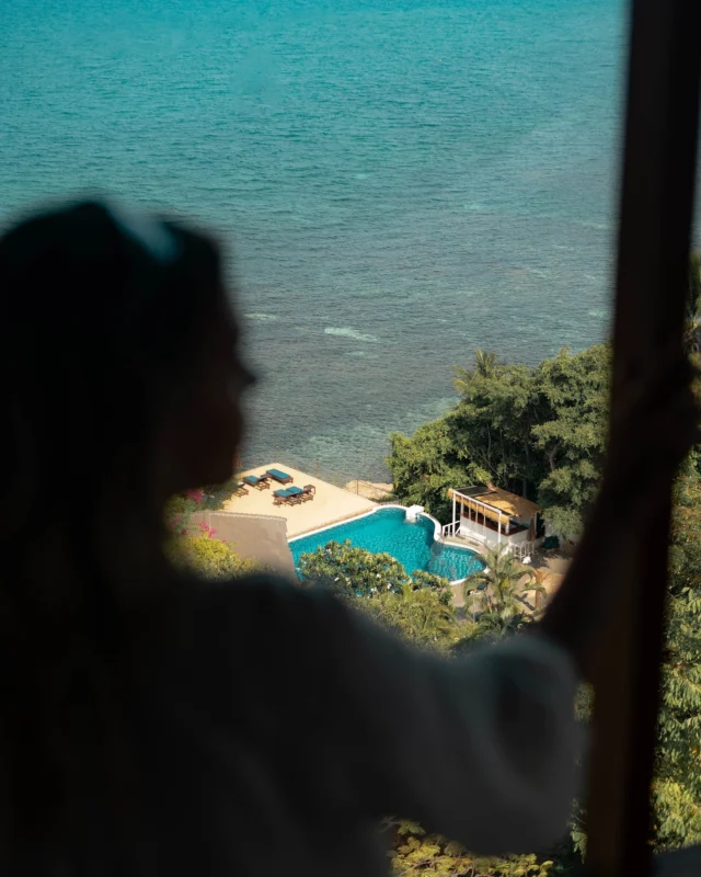 Ready for your next escape?
Discover the charm of Koh Tao
from a perspective you’ve never seen before. 🌊🐠
.
Book direct on our website — super easy!
✅ Best price guaranteed — Book directly with us
✅ More room options — Choose the room that fits your needs from a wide range of types.
✅ Easy support — Change your dates, check availability, or ask questions. We're ready to help every day on Facebook from 9:00 AM to 9:00 PM.
✅ Enjoy 10% off food & non-alcoholic drinks when booking direct
.
👉 Book now, click on the Bio
____________________________
พร้อมสำหรับการหลีกหนีไปพักใจครั้งต่อไปหรือยัง?
ออกไปสัมผัสเสน่ห์ของเกาะเต่าในมุมที่คุณไม่เคยเห็นมาก่อน 🌊🐠
.
จองตรงผ่านเว็บไซต์ของเรา — ง่ายสุดๆ!
✅ การันตีราคาดีที่สุด เมื่อจองตรงกับเรา
✅ ตัวเลือกห้องพักมากกว่า เลือกห้องที่ตรงกับความต้องการได้หลากหลาย
✅ บริการช่วยเหลือสะดวก เปลี่ยนวันเข้าพัก ตรวจสอบห้องว่าง หรือสอบถามข้อมูลต่างๆ เราพร้อมดูแลทุกวันผ่าน Facebook ตั้งแต่เวลา 09:00–21:00 น.
✅ รับส่วนลด 10% สำหรับอาหารและเครื่องดื่มไม่มีแอลกอฮอล์ เมื่อจองตรง
ระยะเวลาการจองและการเข้าพัก: 1 มกราคม – 31 ธันวาคม 2026
.
👉 จองเลย คลิกที่ Bio ได้ทันที
____________________________
Contact us for more information:
📱 Line : @pinnaclehotels
☎️ Phone : 077 456 404
✉️ pktreservation1@gmail.com
📍 Location : Koh Tao, Surat Thani

**** Terms and conditions apply.

#EarlyBierd #EarlyBierdPromotion #KohTao
#FreeSnorkelingRental #BookDirect #PinnacleKohTao
#IslandAdventure #SnorkelingThaila #Snorkelingfree
#PinnacleKohTao #PinnacleKohTaoResort
#KohTaoResort #kohtao #KohTaoAdventures #โรงแรมติดทะเล
#ที่พักติดทะเล #รถรับส่งเกาะเต่า #เที่ยวเกาะเต่า #รีสอร์ทเกาะเต่า
#ท่าเรือแม่หาด #หาดทรายรี #เกาะเต่า #โรงแรมเกาะเต่า
#จองตรงคุ้มกว่า #ทะเลเกาะเต่า